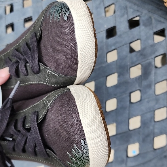 Dansko Olisa black canvas sneaker with silver foil flower floral design size 37 - Picture 5 of 7